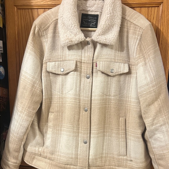 Levi's Jackets & Blazers - Levi's Women's Beige Plaid Sherpa Jacket